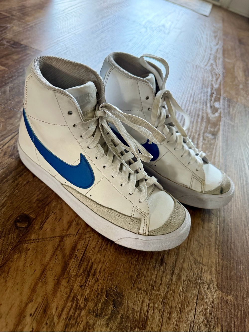 Nike White High-Top Blazer Mid 77 with Blue Swoosh 4.5Y